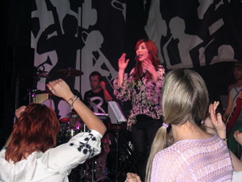 http://www.country-shop.ru/_mod_files/ce_images/eshop/hande_concert1.jpg